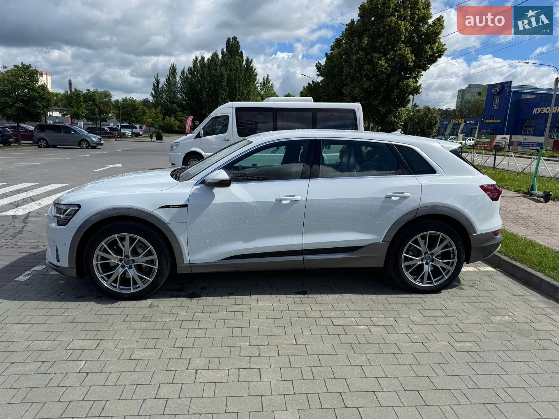 2019 Audi e-tron - мініатюра 3