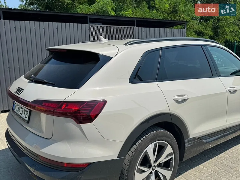 Audi e-tron 2022 VIN WAUZZZGE7NB031984 фото оголошення 5 з 52