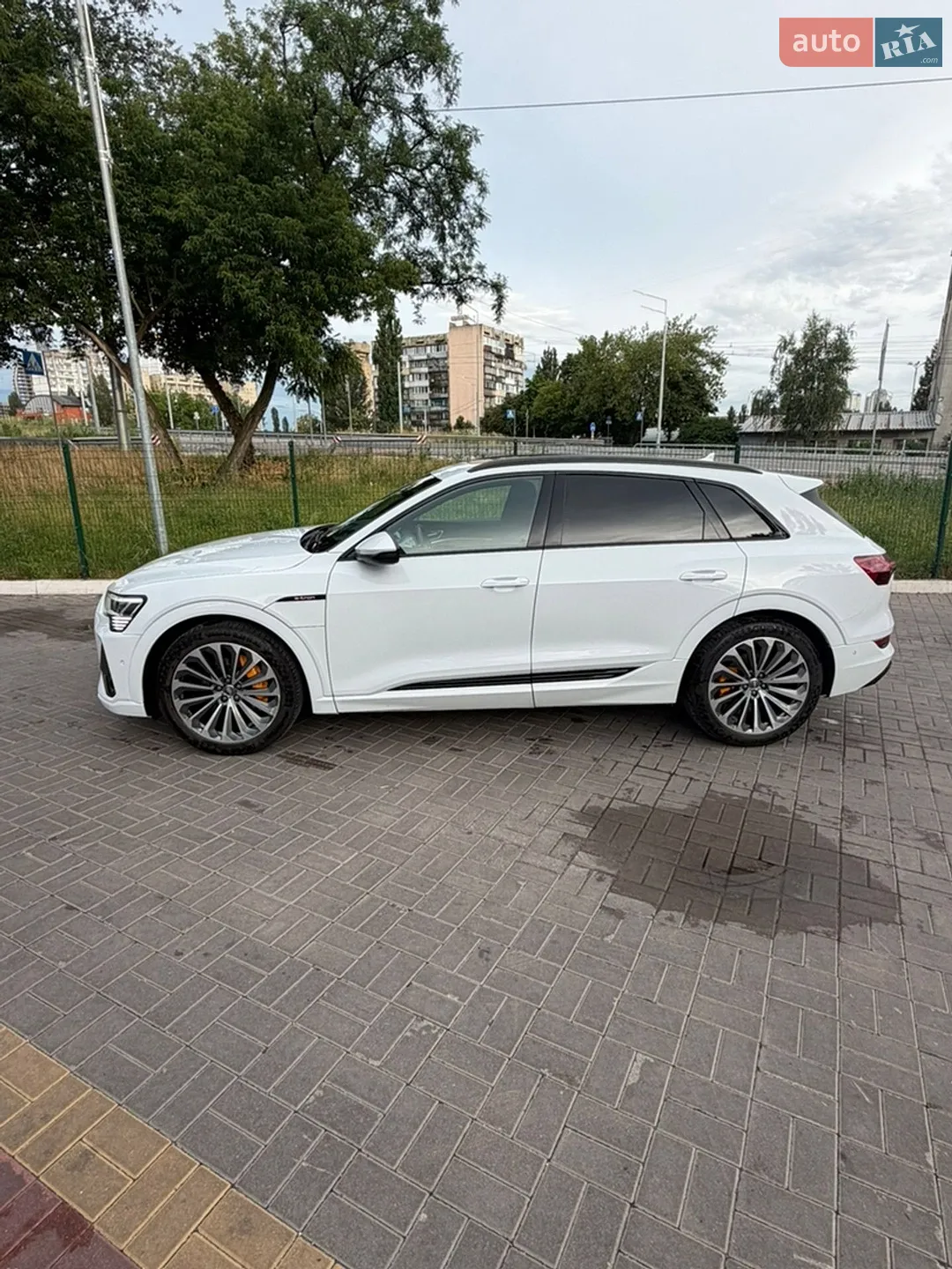 2020 Audi e-tron - мініатюра 14