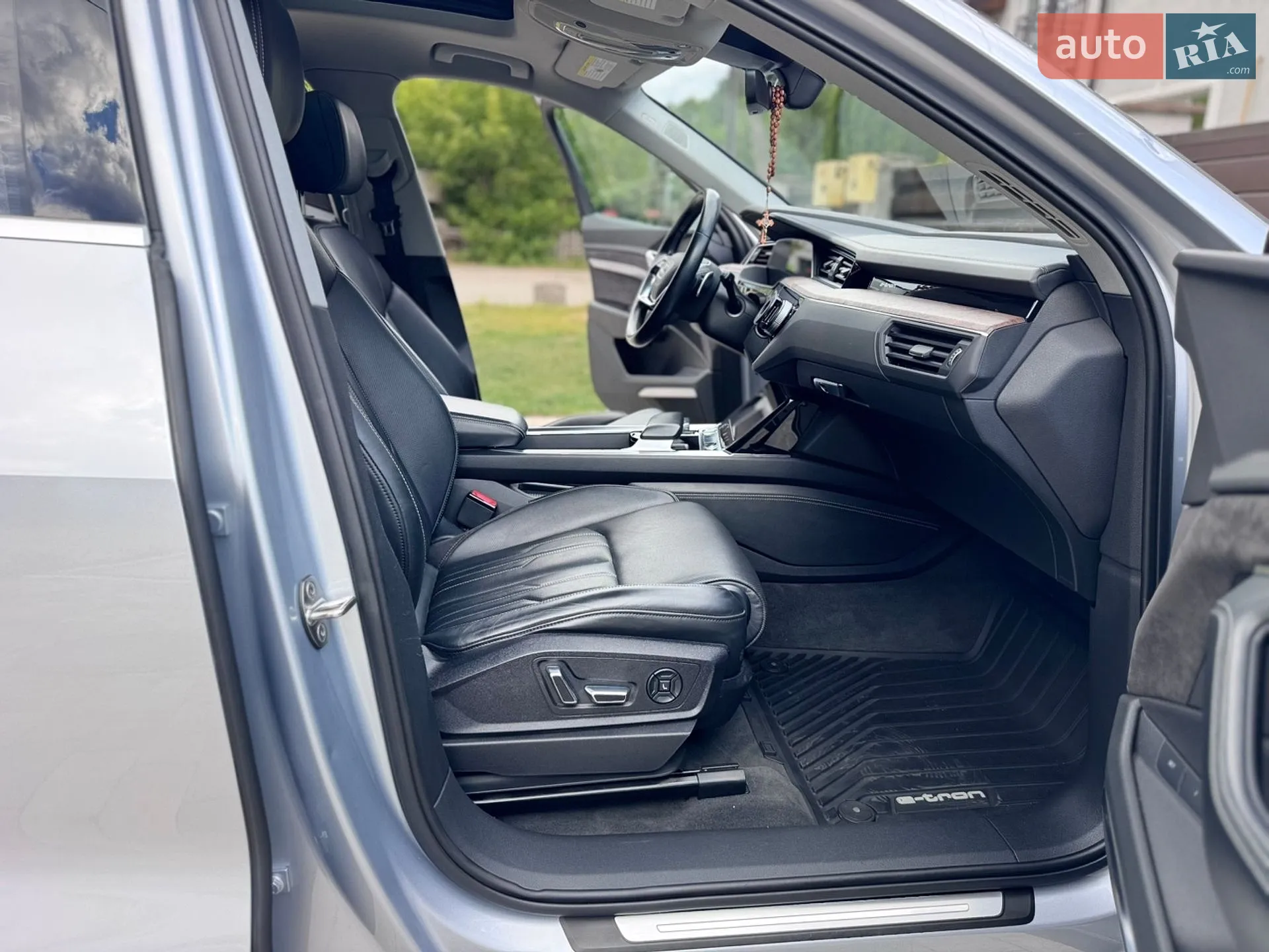 2019 Audi e-tron - мініатюра 28
