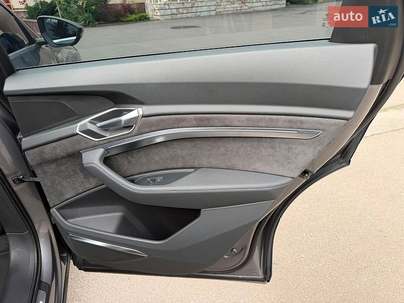 Внедорожник / Кроссовер Audi e-tron 2019 в Тернополе