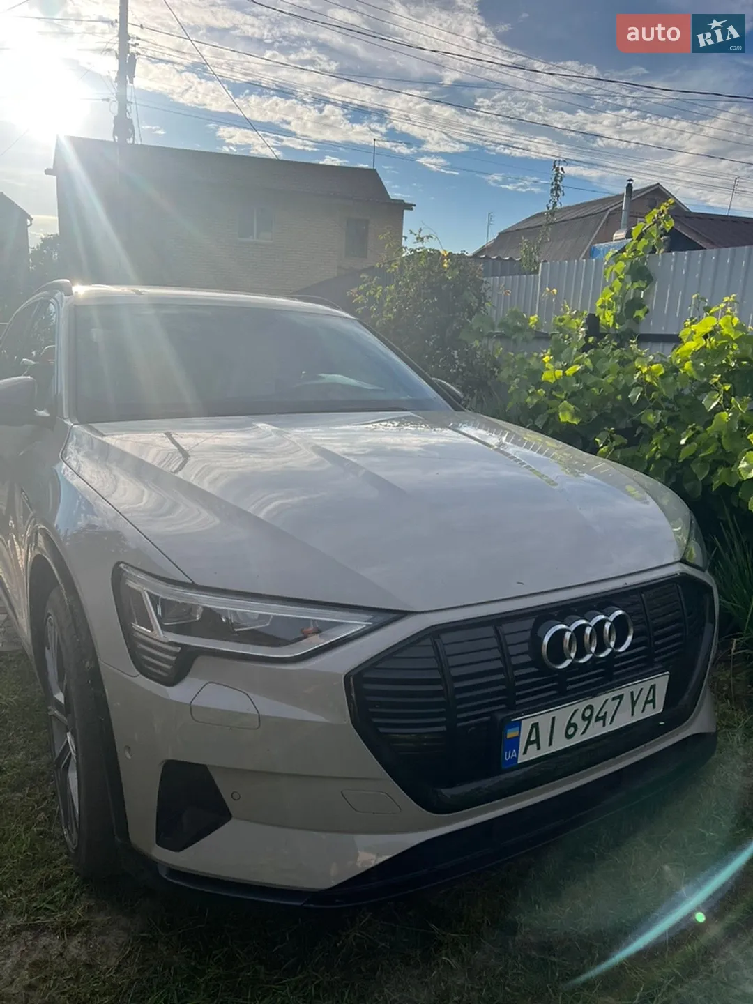 2019 Audi e-tron - мініатюра 2