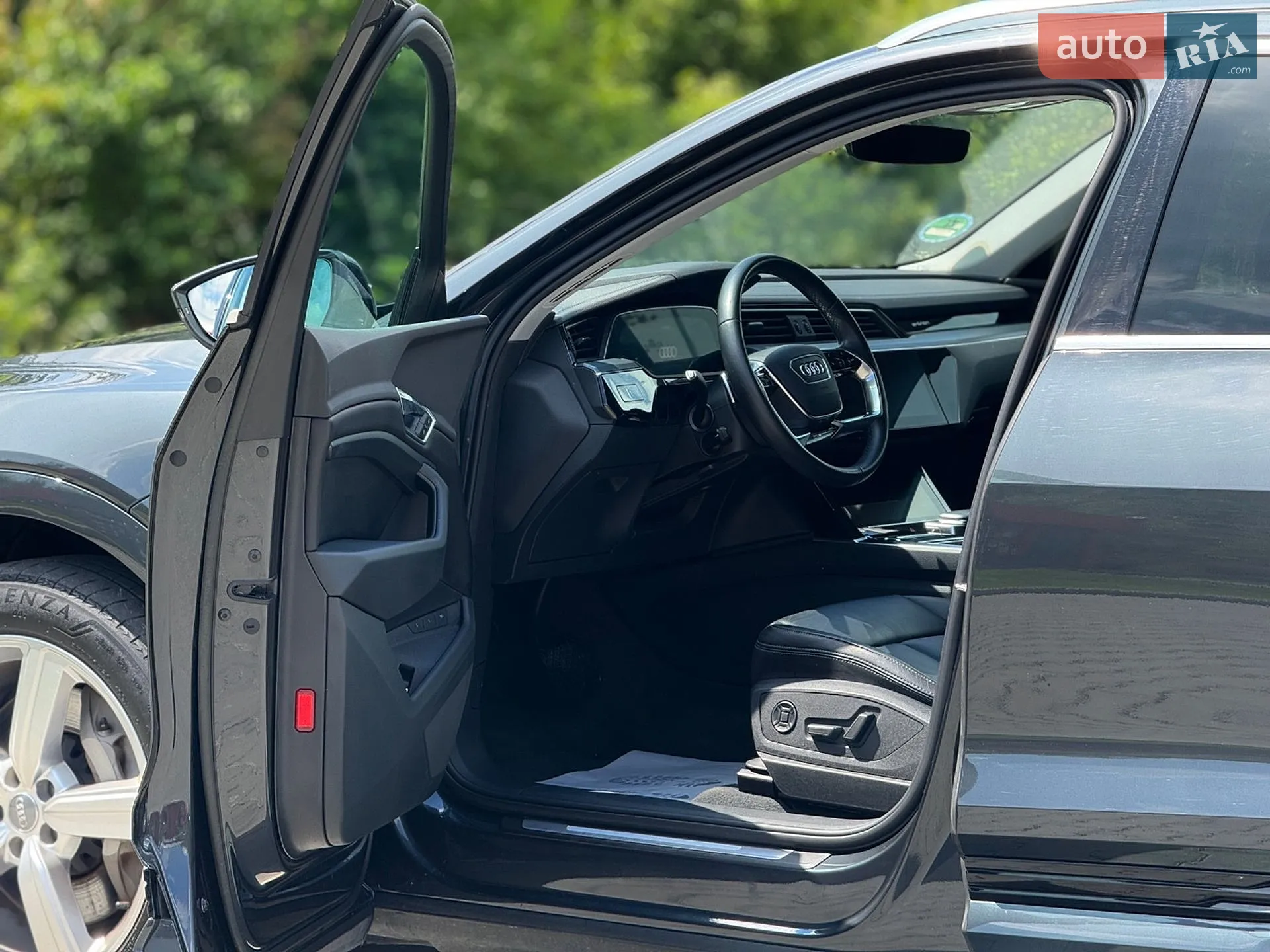 2020 Audi e-tron - мініатюра 32