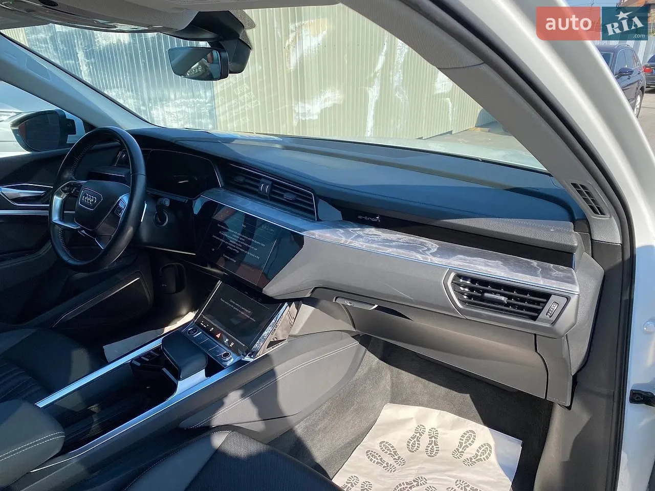 2020 Audi e-tron - мініатюра 9