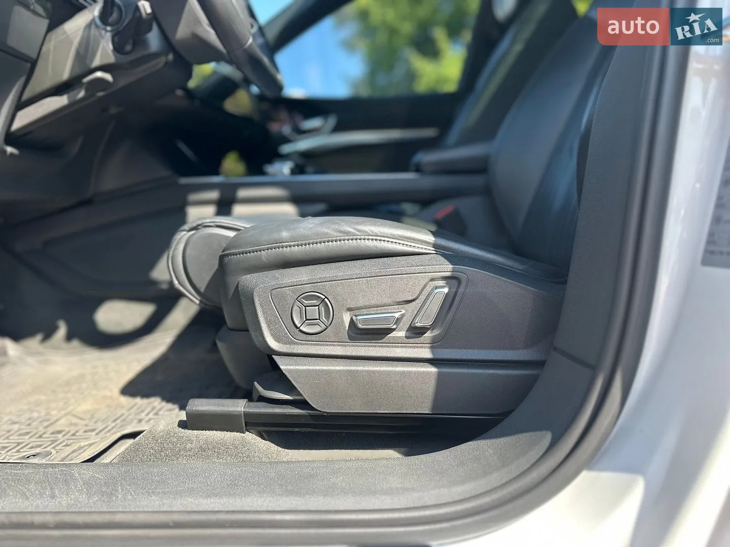 2019 Audi e-tron - мініатюра 23