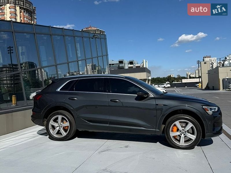 Позашляховик / Кросовер Audi e-tron 2019 в Києві