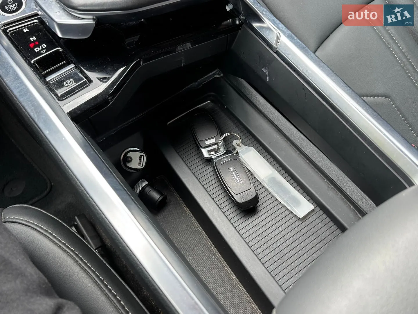 2020 Audi e-tron - мініатюра 38