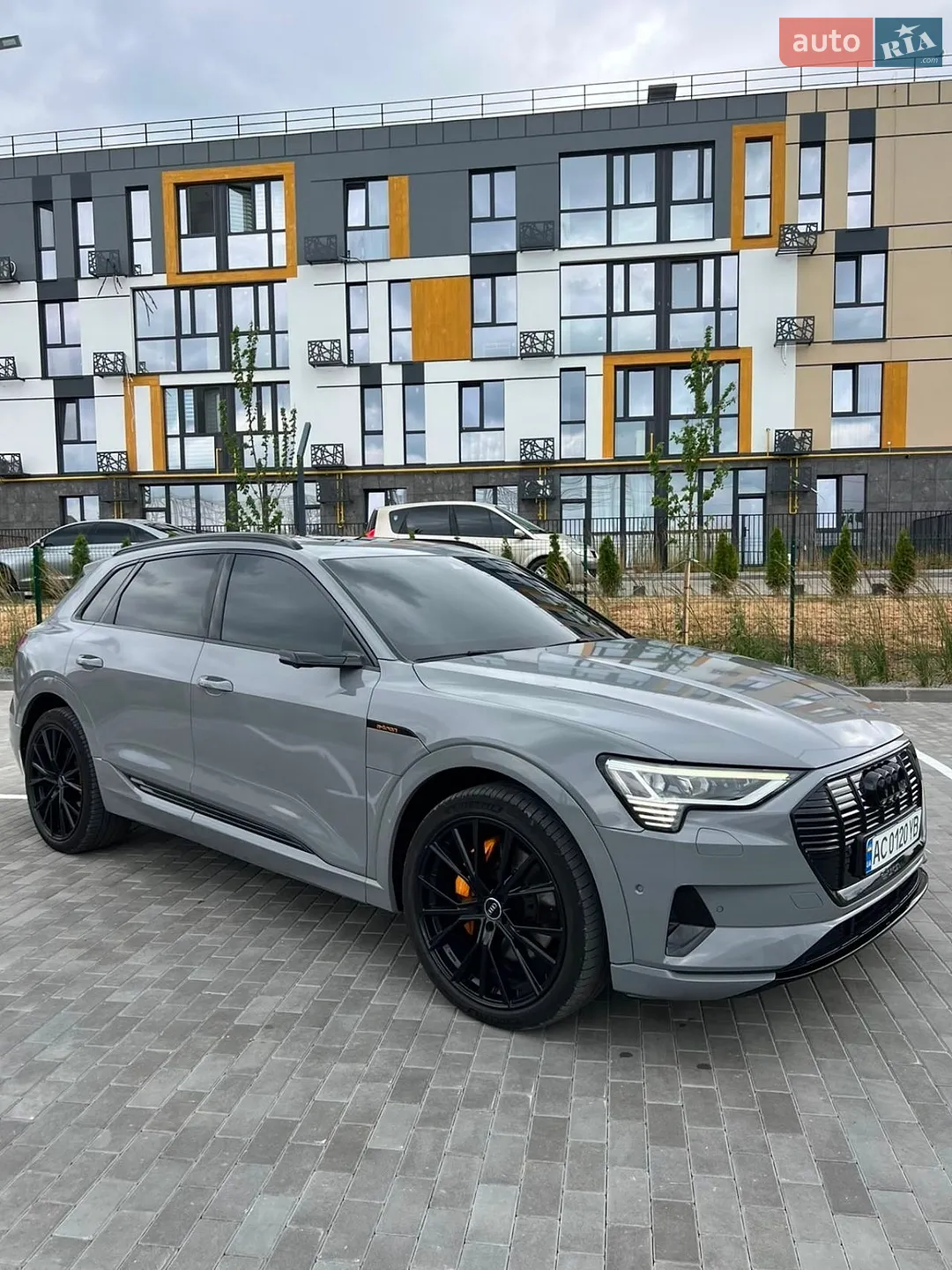 2019 Audi e-tron - мініатюра 2