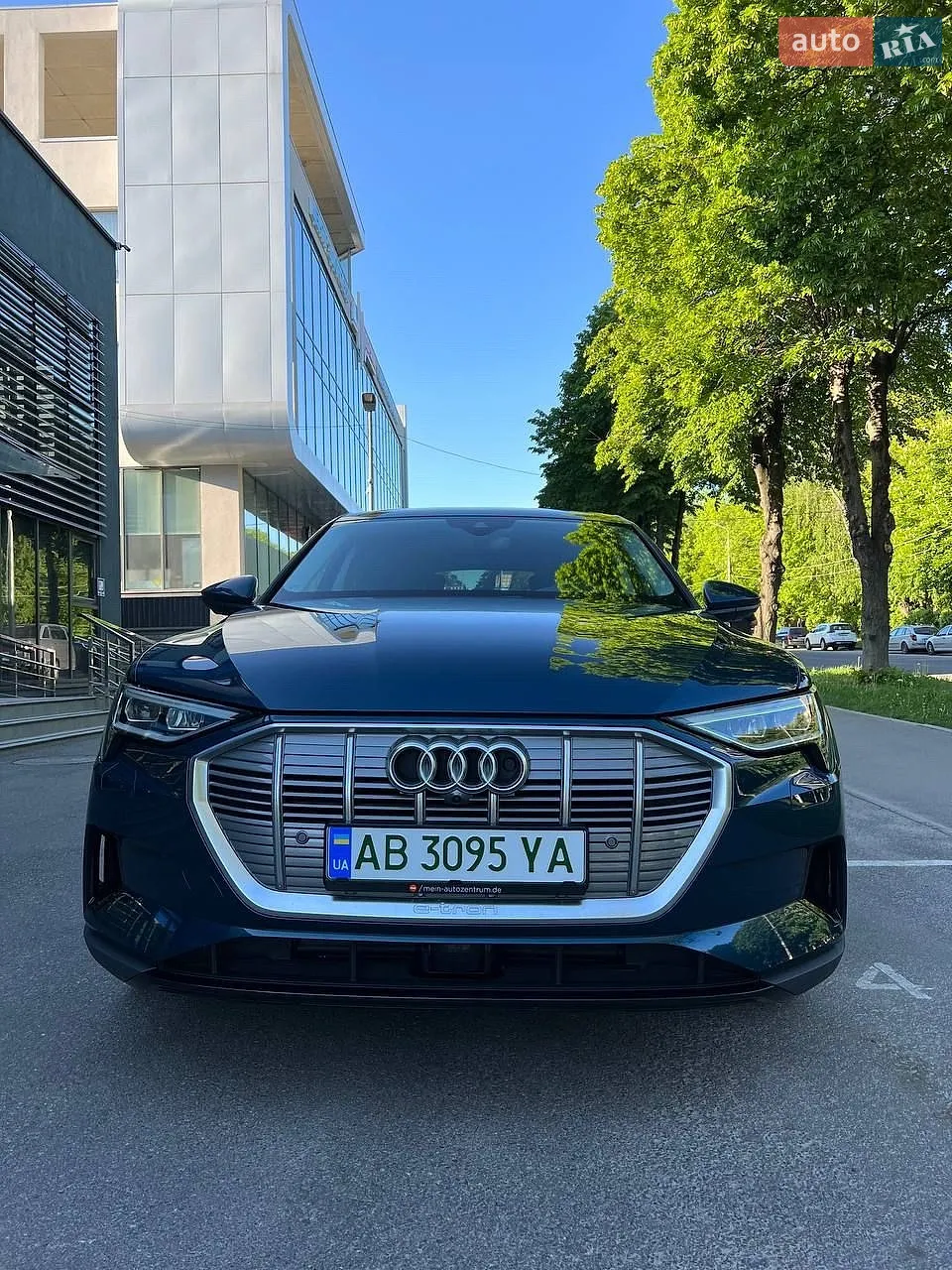 2019 Audi e-tron - мініатюра 2