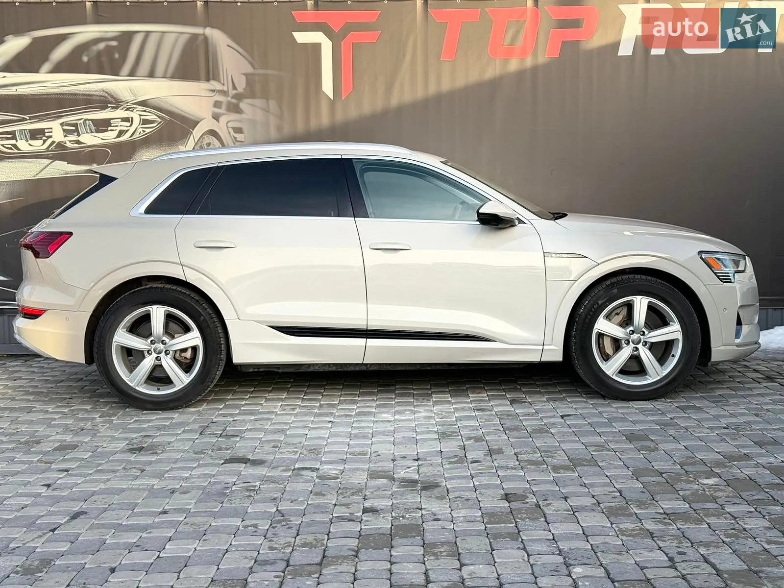 2019 Audi e-tron - мініатюра 13