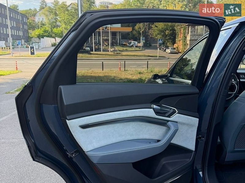 Позашляховик / Кросовер Audi e-tron 2020 в Києві