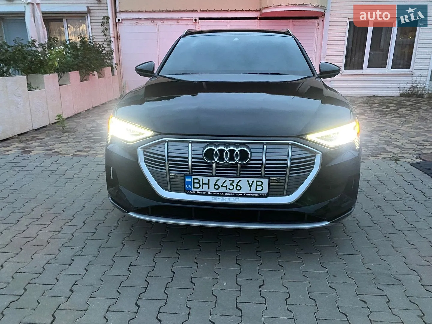 2019 Audi e-tron - мініатюра 2