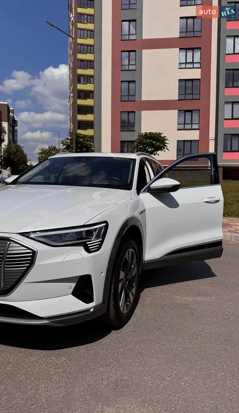 2020 Audi e-tron - мініатюра 2
