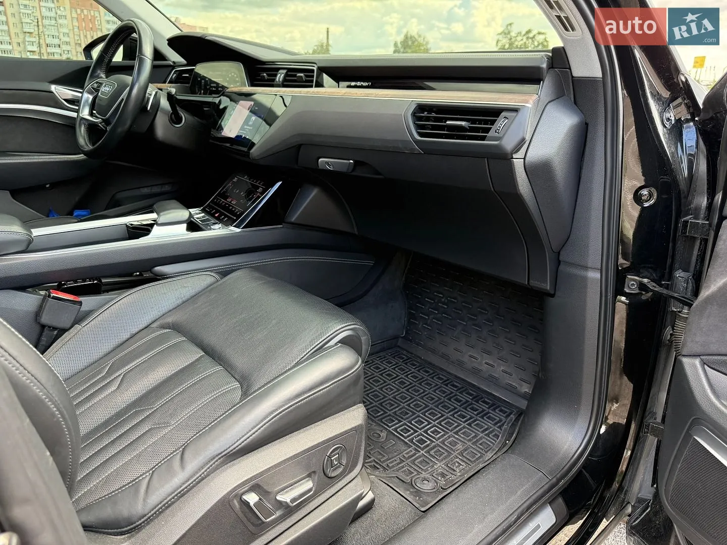 2019 Audi e-tron - мініатюра 28