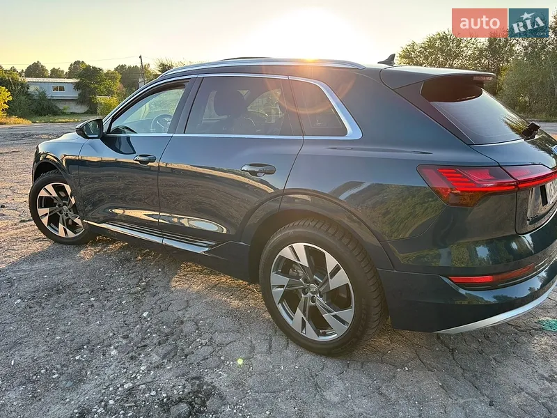 Audi e-tron