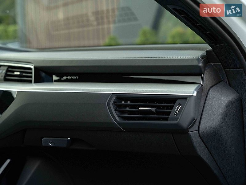 Позашляховик / Кросовер Audi e-tron 2020 в Чернівцях