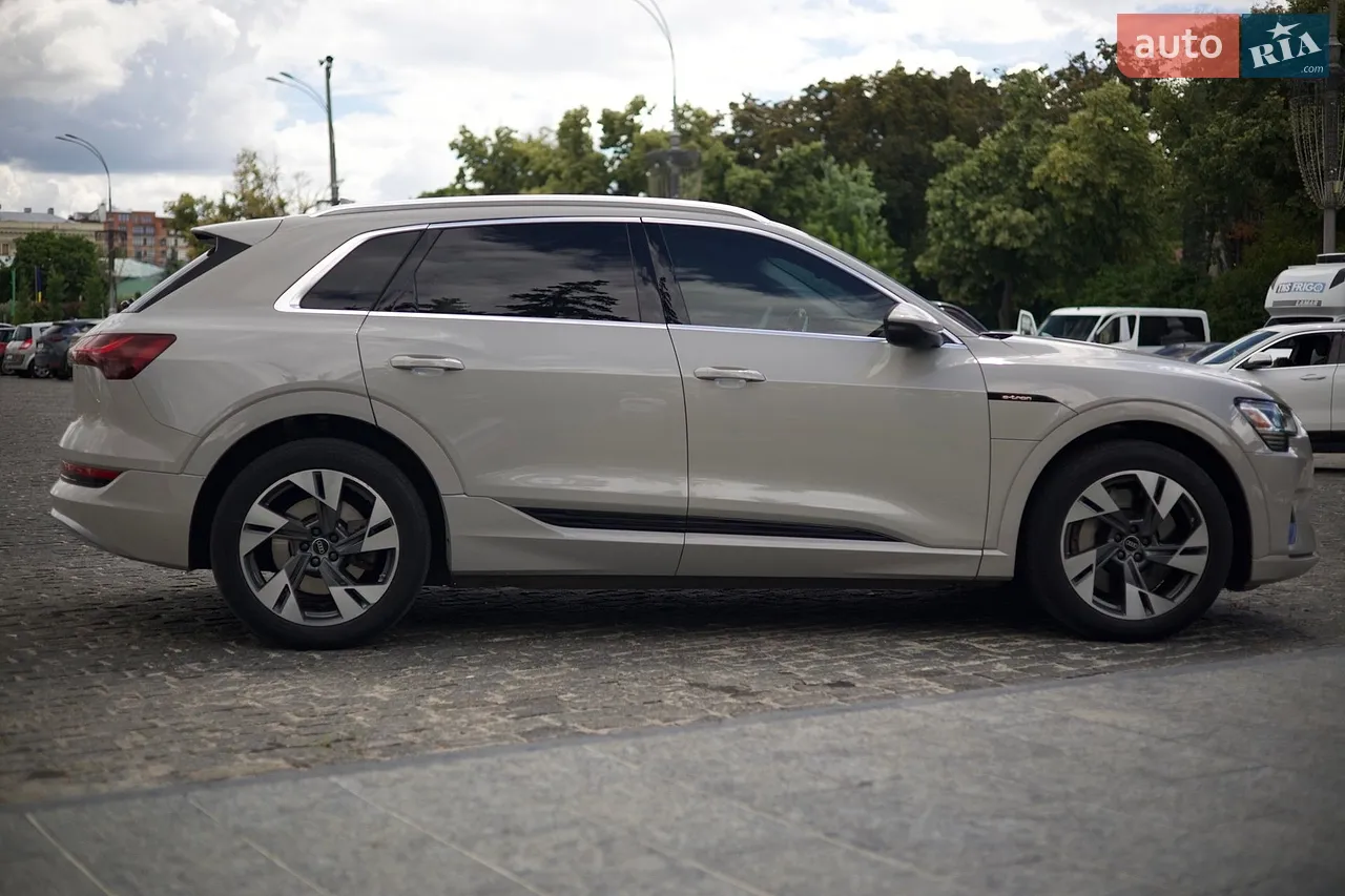 2022 Audi e-tron - мініатюра 13