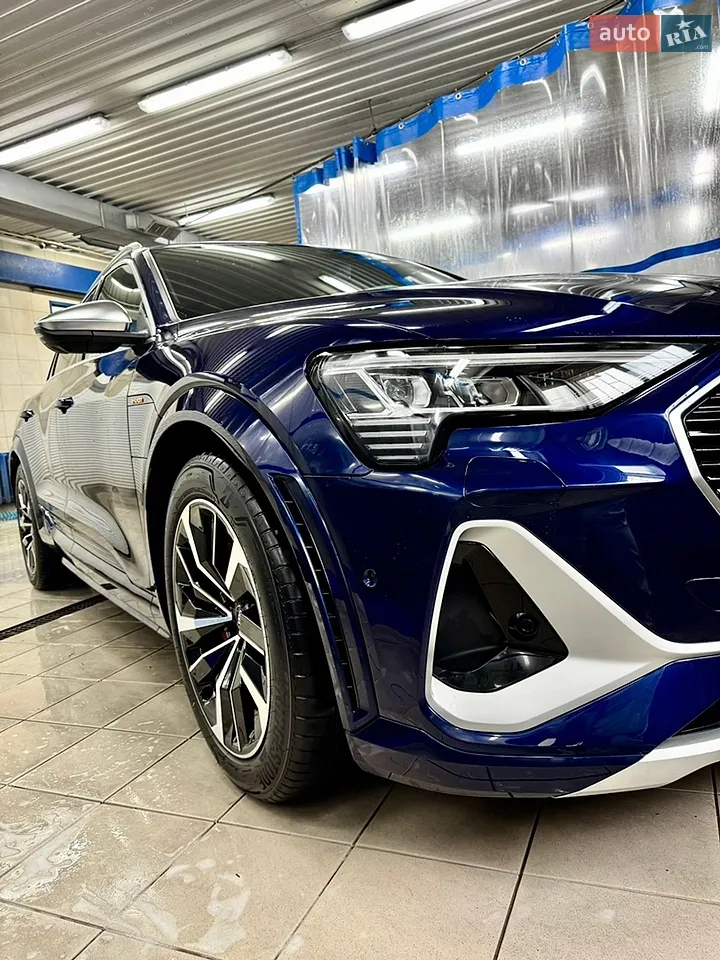 2022 Audi e-tron S - мініатюра 23