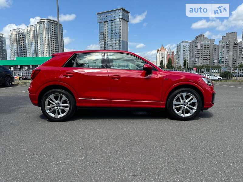 Позашляховик / Кросовер Audi Q2 2017 в Києві