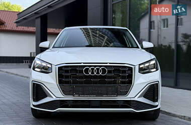Позашляховик / Кросовер Audi Q2 2023 в 