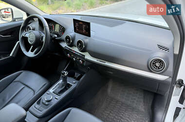 Позашляховик / Кросовер Audi Q2 2023 в 