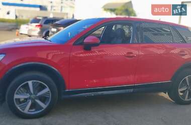 Позашляховик / Кросовер Audi Q2 2019 в 