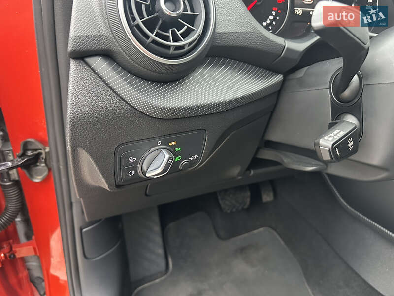 Внедорожник / Кроссовер Audi Q2 2017 в Киеве