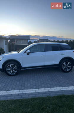 Внедорожник / Кроссовер Audi Q2L e-tron 2021 в 
