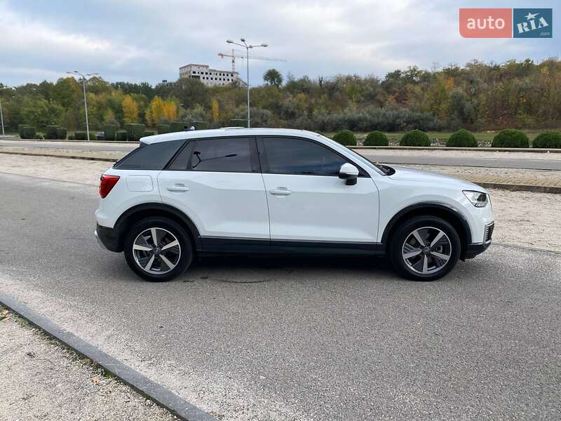 Позашляховик / Кросовер Audi Q2L e-tron 2021 в Дніпрі