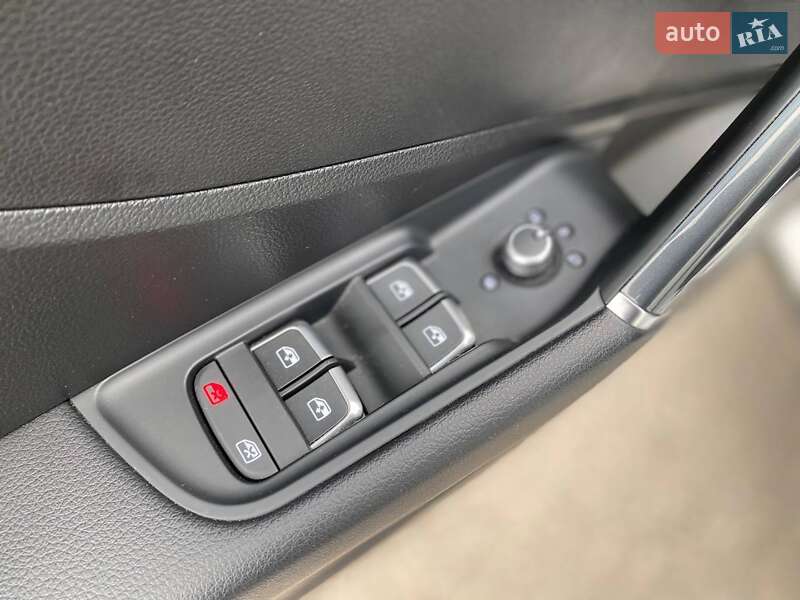 Позашляховик / Кросовер Audi Q2L e-tron 2021 в Дніпрі