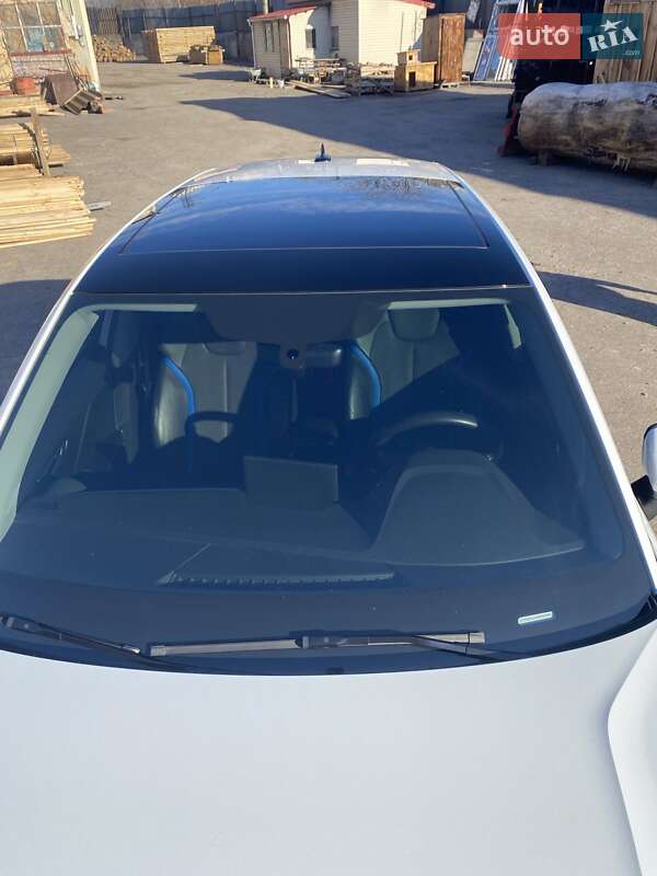 Audi Q2L e-tron 2021