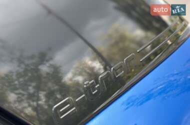 Позашляховик / Кросовер Audi Q2L e-tron 2021 в 