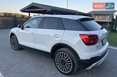 Позашляховик / Кросовер Audi Q2L e-tron 2021 в 
