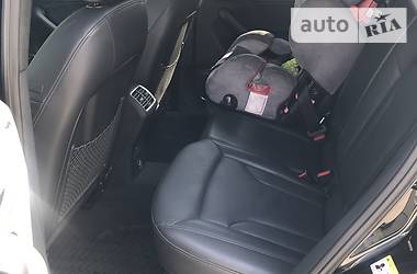 Позашляховик / Кросовер Audi Q3 2017 в 
