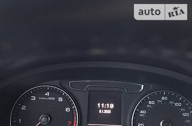 Позашляховик / Кросовер Audi Q3 2017 в 