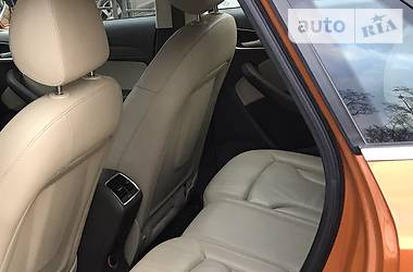 Позашляховик / Кросовер Audi Q3 2013 в 