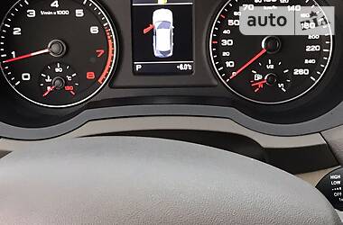 Позашляховик / Кросовер Audi Q3 2013 в 