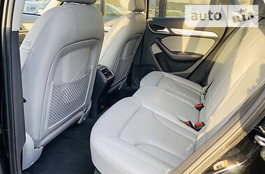 Позашляховик / Кросовер Audi Q3 2017 в 