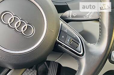 Позашляховик / Кросовер Audi Q3 2017 в 