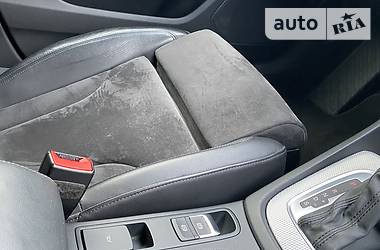 Позашляховик / Кросовер Audi Q3 2015 в 