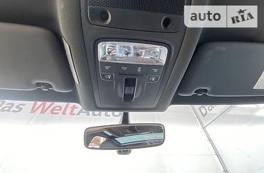 Позашляховик / Кросовер Audi Q3 2016 в 