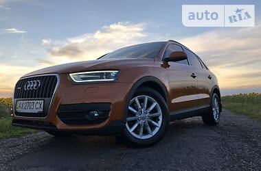 Позашляховик / Кросовер Audi Q3 2012 в 