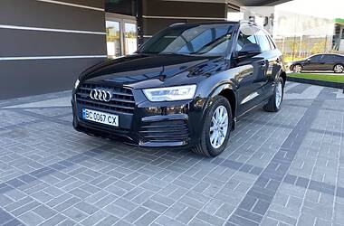 Позашляховик / Кросовер Audi Q3 2015 в 