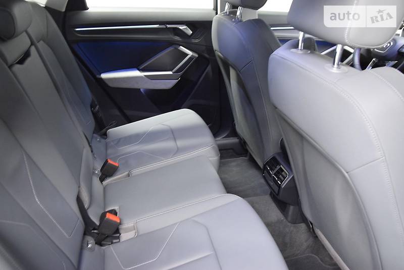 Позашляховик / Кросовер Audi Q3 2020 в Чернівцях