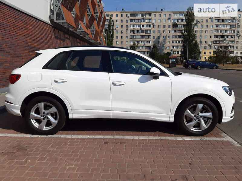 Внедорожник / Кроссовер Audi Q3 2020 в Хмельницком
