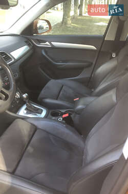 Внедорожник / Кроссовер Audi Q3 2011 в 