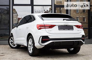 Внедорожник / Кроссовер Audi Q3 2020 в Киеве