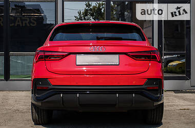 Внедорожник / Кроссовер Audi Q3 2020 в Киеве