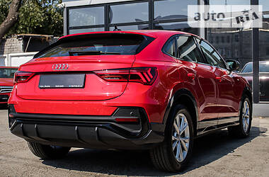 Внедорожник / Кроссовер Audi Q3 2020 в Киеве