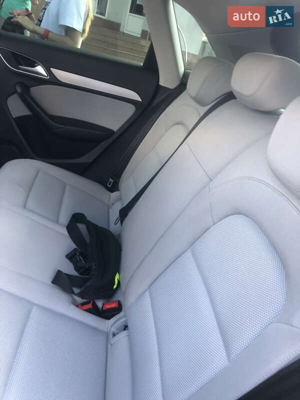 Внедорожник / Кроссовер Audi Q3 2013 в Черновцах